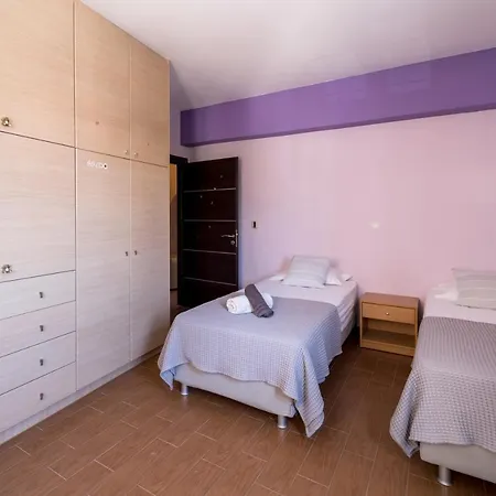Central Town Apartment *